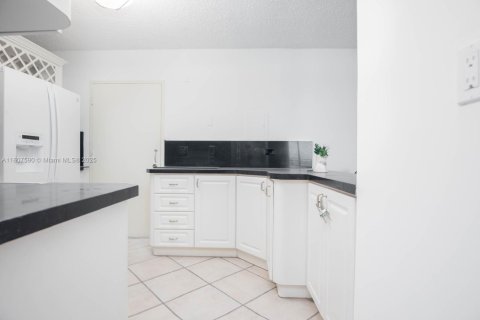 Copropriété à louer à Miami Beach, Floride: 2 chambres, 97.36 m2 № 1749097 - photo 30