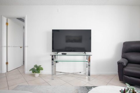 Copropriété à louer à Miami Beach, Floride: 2 chambres, 97.36 m2 № 1749097 - photo 15