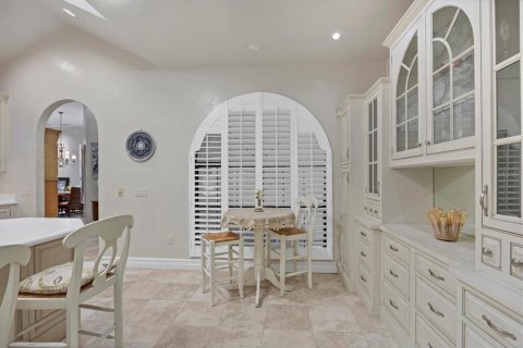 House in Sarasota, Florida 2 bedrooms, 223.24 sq.m. № 1592825 - photo 11