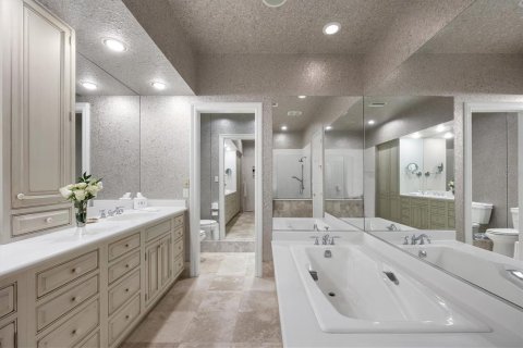 House in Sarasota, Florida 2 bedrooms, 223.24 sq.m. № 1592825 - photo 16