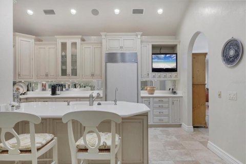 House in Sarasota, Florida 2 bedrooms, 223.24 sq.m. № 1592825 - photo 6