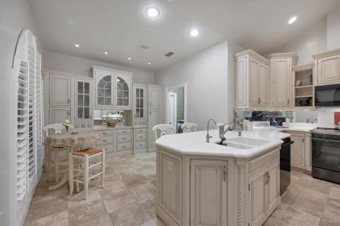 House in Sarasota, Florida 2 bedrooms, 223.24 sq.m. № 1592825 - photo 9