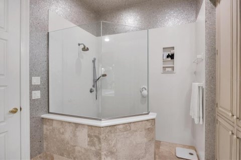 House in Sarasota, Florida 2 bedrooms, 223.24 sq.m. № 1592825 - photo 17