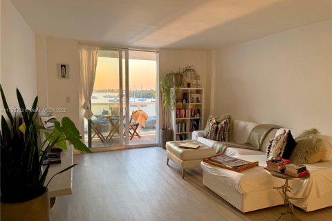 Condominio en venta en North Bay Village, Florida, 1 dormitorio, 70.61 m2 № 1860663 - foto 2