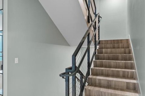 Townhouse in Tampa, Florida 3 bedrooms, 343.65 sq.m. № 2122756 - photo 24