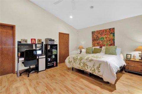 House in Miami, Florida 4 bedrooms № 1891593 - photo 16