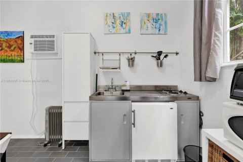 House in Miami, Florida 4 bedrooms № 1891593 - photo 30