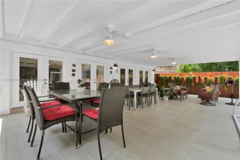 House in Miami, Florida 4 bedrooms № 1891593 - photo 22