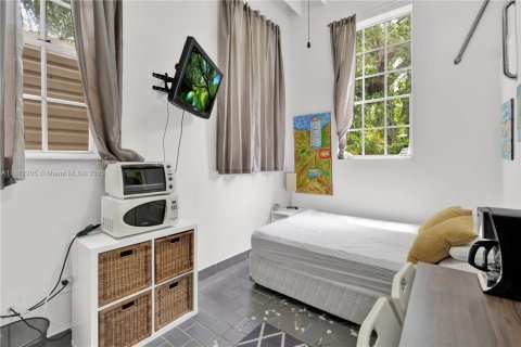House in Miami, Florida 4 bedrooms № 1891593 - photo 29