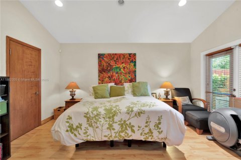 House in Miami, Florida 4 bedrooms № 1891593 - photo 17