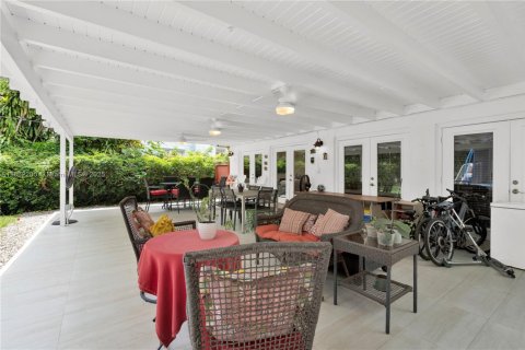 House in Miami, Florida 4 bedrooms № 1891593 - photo 25