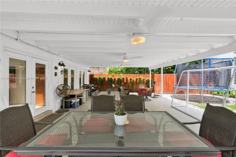 House in Miami, Florida 4 bedrooms № 1891593 - photo 23