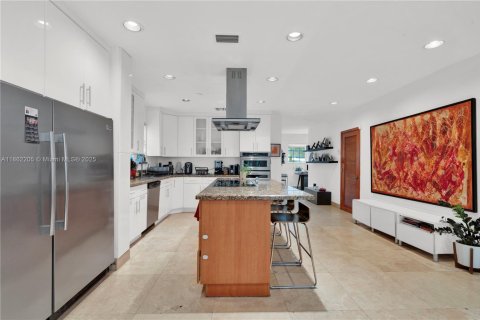 House in Miami, Florida 4 bedrooms № 1891593 - photo 5