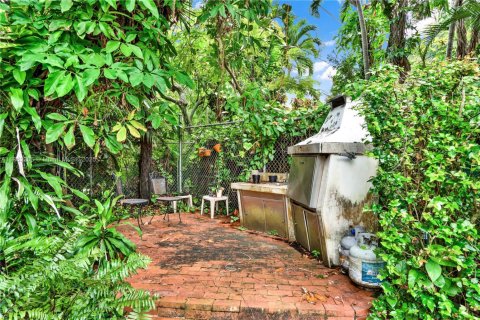 House in Miami, Florida 4 bedrooms № 1891593 - photo 28