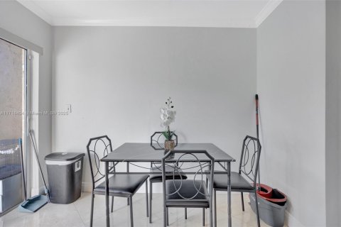Touwnhouse à vendre à Miami, Floride: 2 chambres, 102.19 m2 № 1471133 - photo 12