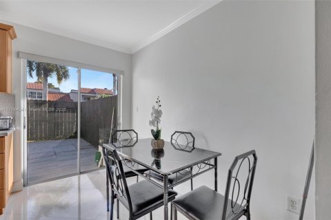 Touwnhouse à vendre à Miami, Floride: 2 chambres, 102.19 m2 № 1471133 - photo 9