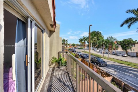 Touwnhouse à vendre à Miami, Floride: 2 chambres, 102.19 m2 № 1471133 - photo 23