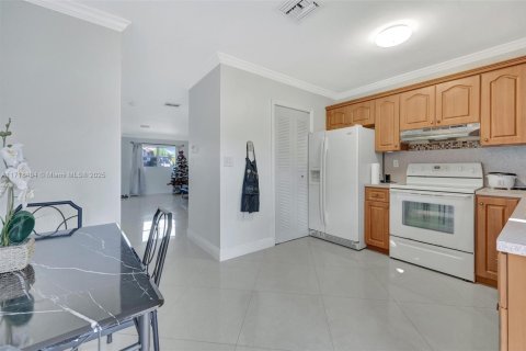 Touwnhouse à vendre à Miami, Floride: 2 chambres, 102.19 m2 № 1471133 - photo 13