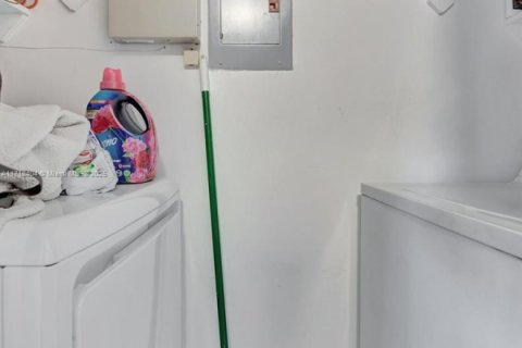 Touwnhouse à vendre à Miami, Floride: 2 chambres, 102.19 m2 № 1471133 - photo 16