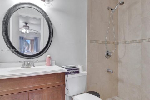 Touwnhouse à vendre à Miami, Floride: 2 chambres, 102.19 m2 № 1471133 - photo 22