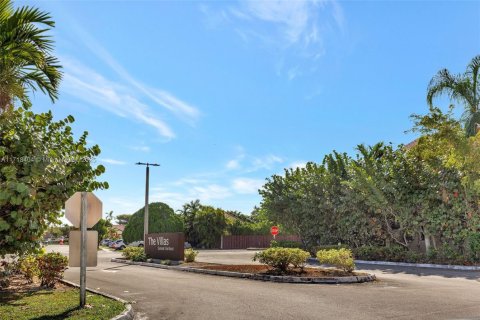 Touwnhouse à vendre à Miami, Floride: 2 chambres, 102.19 m2 № 1471133 - photo 1