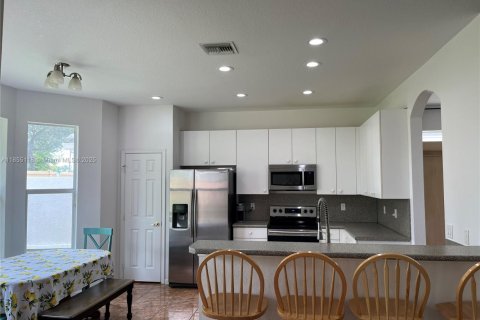 House in Royal Palm Beach, Florida 3 bedrooms, 178.47 sq.m. № 1887294 - photo 8