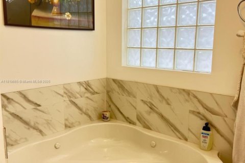 Купить виллу или дом в Холливуд, Флорида 4 спальни, 196.3м2, № 2033116 - фото 11