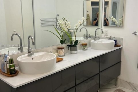 Купить виллу или дом в Холливуд, Флорида 4 спальни, 196.3м2, № 2033116 - фото 9