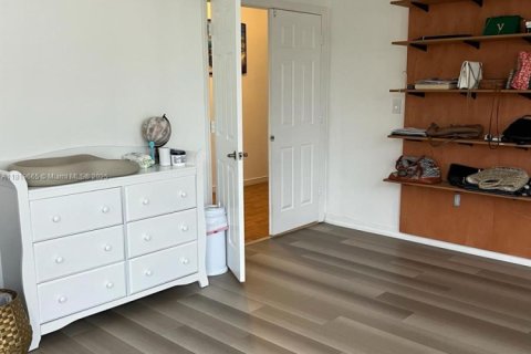 Купить виллу или дом в Холливуд, Флорида 4 спальни, 196.3м2, № 2033116 - фото 8