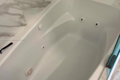 Купить виллу или дом в Холливуд, Флорида 4 спальни, 196.3м2, № 2033116 - фото 15