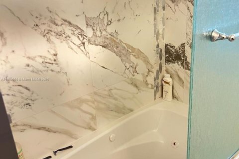 Купить виллу или дом в Холливуд, Флорида 4 спальни, 196.3м2, № 2033116 - фото 14