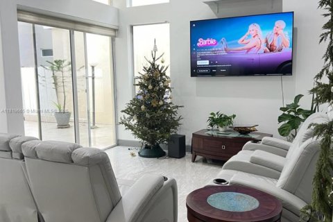 Дом в Холливуд, Флорида 4 спальни, 196.3м2 № 2033116