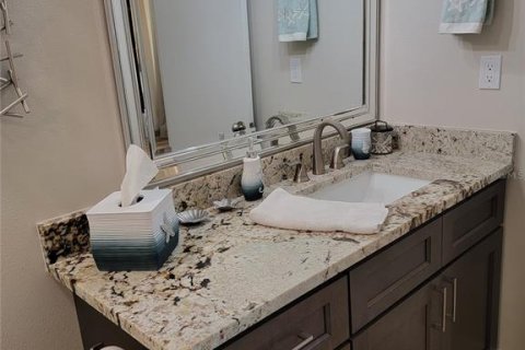 Condo in Treasure Island, Florida, 1 bedroom  № 1566468 - photo 17