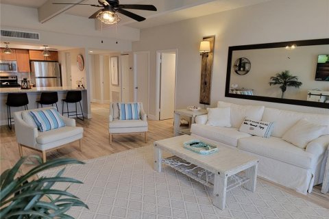 Condo in Treasure Island, Florida, 1 bedroom  № 1566468 - photo 9