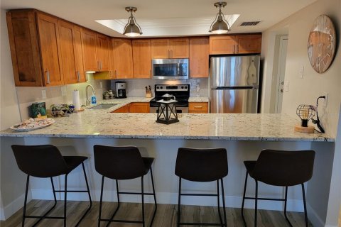 Condo in Treasure Island, Florida, 1 bedroom  № 1566468 - photo 4