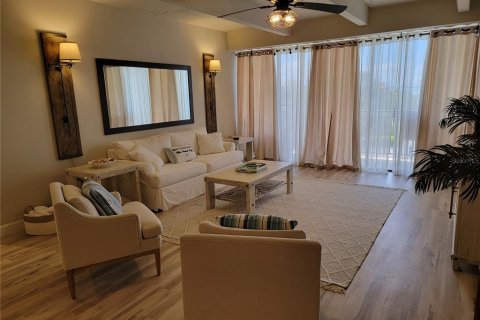 Condo in Treasure Island, Florida, 1 bedroom  № 1566468 - photo 10