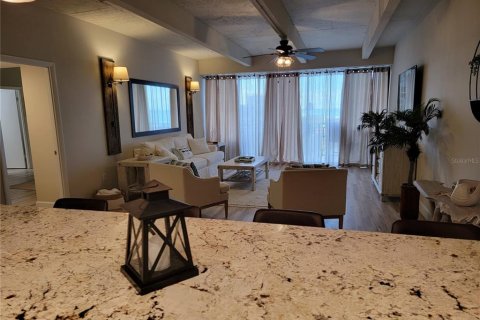 Condo in Treasure Island, Florida, 1 bedroom  № 1566468 - photo 5