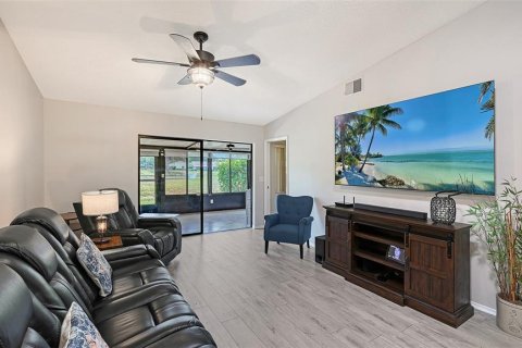 Condo in Bradenton, Florida, 2 bedrooms  № 2196985 - photo 9