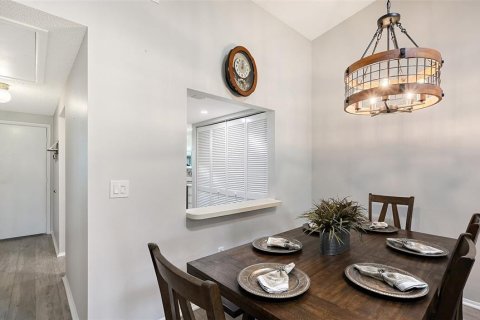 Condo in Bradenton, Florida, 2 bedrooms  № 2196985 - photo 11