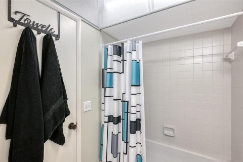 Condo in Bradenton, Florida, 2 bedrooms  № 2196985 - photo 17