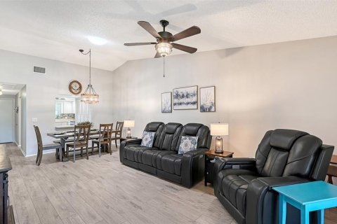 Condo in Bradenton, Florida, 2 bedrooms  № 2196985 - photo 10