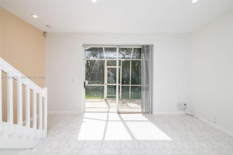 Снять в аренду таунхаус в Уэстон, Флорида 2 спальни, 117.15м2, № 2005277 - фото 12