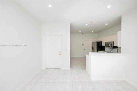 Снять в аренду таунхаус в Уэстон, Флорида 2 спальни, 117.15м2, № 2005277 - фото 7