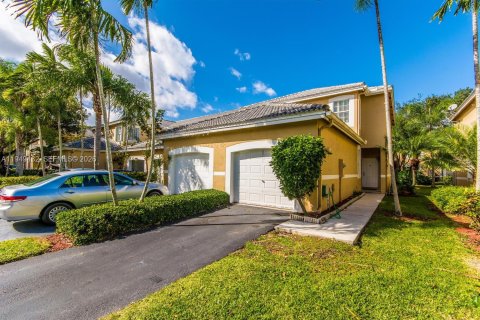 Снять в аренду таунхаус в Уэстон, Флорида 2 спальни, 117.15м2, № 2005277 - фото 4