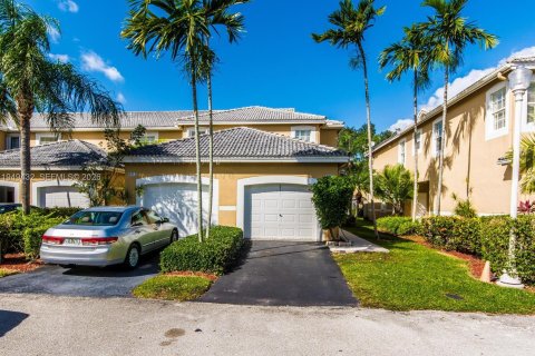 Снять в аренду таунхаус в Уэстон, Флорида 2 спальни, 117.15м2, № 2005277 - фото 2