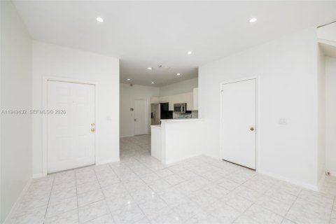 Снять в аренду таунхаус в Уэстон, Флорида 2 спальни, 117.15м2, № 2005277 - фото 8