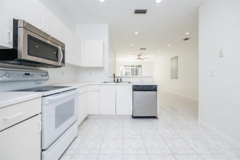 Снять в аренду таунхаус в Уэстон, Флорида 2 спальни, 117.15м2, № 2005277 - фото 22