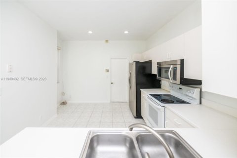 Снять в аренду таунхаус в Уэстон, Флорида 2 спальни, 117.15м2, № 2005277 - фото 18