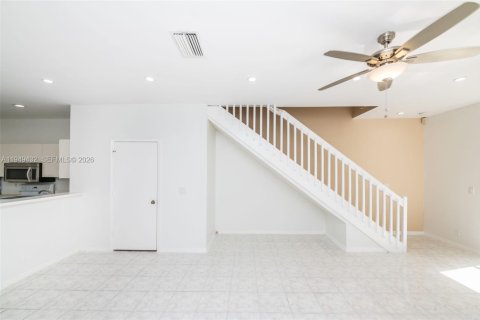 Снять в аренду таунхаус в Уэстон, Флорида 2 спальни, 117.15м2, № 2005277 - фото 9