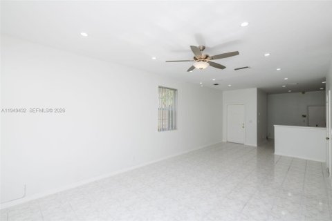 Снять в аренду таунхаус в Уэстон, Флорида 2 спальни, 117.15м2, № 2005277 - фото 16